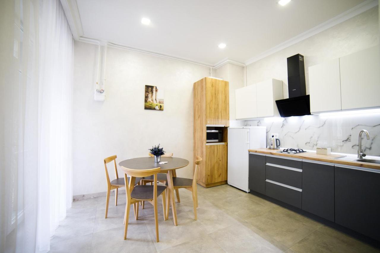 Lux Apartments 利沃夫 外观 照片
